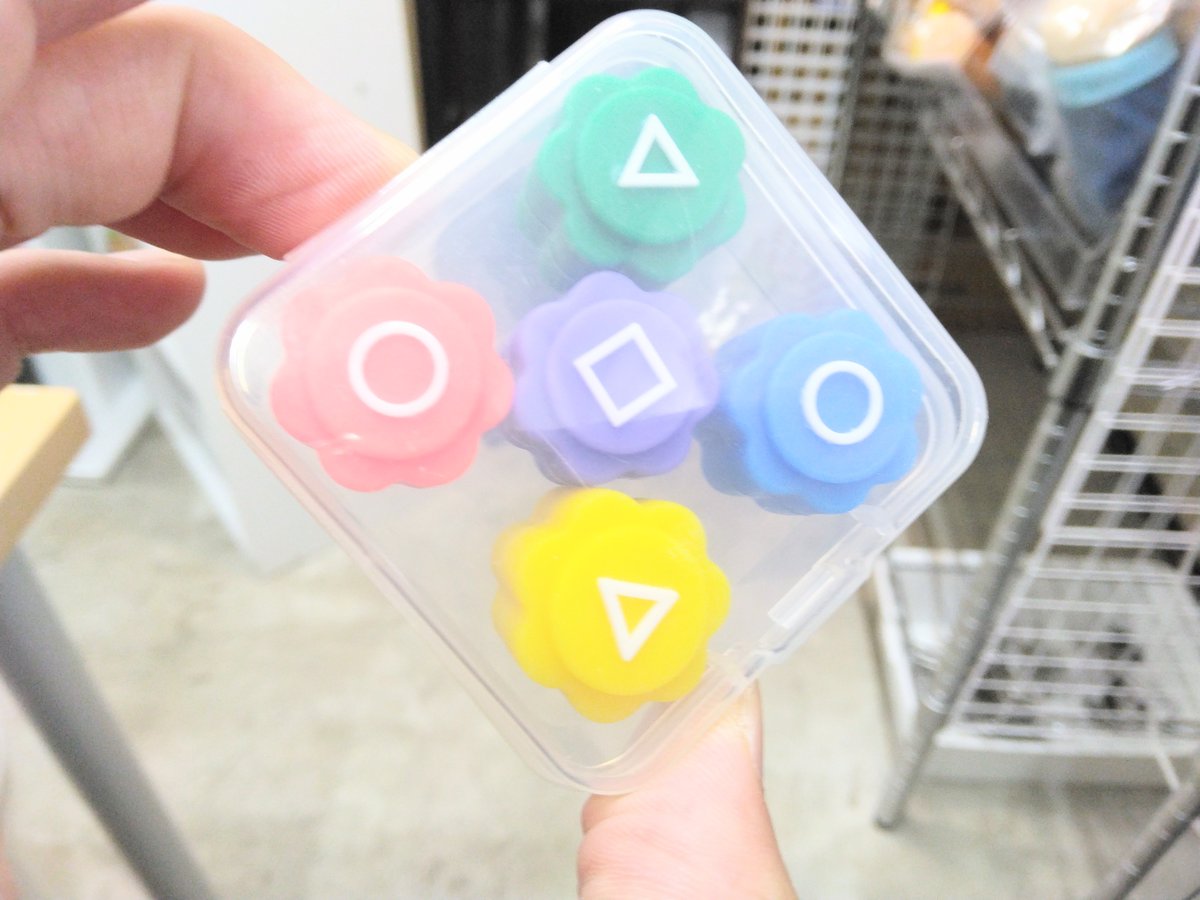 NEXTSTAGE1983's tweet photo. 🎲新入荷🎲

話題の『イカゲーム』から
サイコロ＆コンギが入荷‼️🦑🔴

あのゲームをお家で楽しめる⁉️😆
友達同士や家族で挑戦しよう🔥

気になる方はぜひチェック👀💨

#リサイクルショップ
#札幌市豊平区月寒中央通
#イカゲーム
#コンギ
#札幌Twitter会 https://t.co/0nBQzjLJ5M