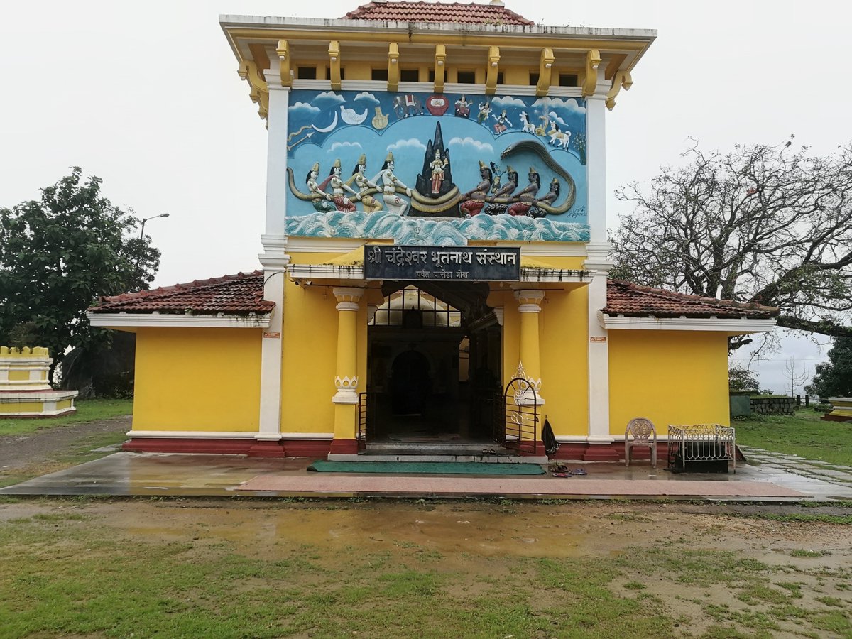 MILINDAPTE1971's tweet photo. Chandreshwar Bhutnath - ancient hilltop Temple.

Dating back over 2,000 years, prominent spiritual center for the ancient Bhoja dynasty. 

Their old capital, Chandrapur (now Chandor), was named after the deity.

Location: Paroda, Quepem, South Goa.

@IndiaHistorypic https://t.co/tg89aLiiH0