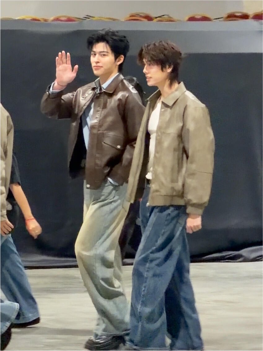 phuwinya's tweet photo. pondphuwin height difference meal 🤤 https://t.co/qJSAZMZ28T
