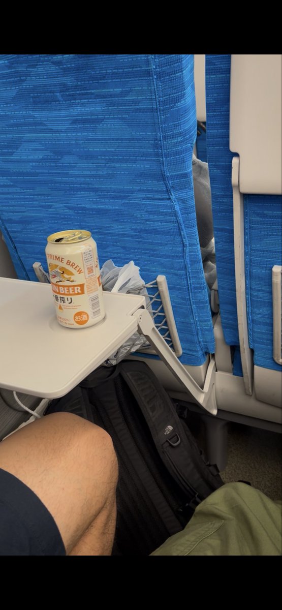 JamtpgjdnupamM's tweet photo. 新幹線乗ってて真ん中の席なんだけど、両隣が酒飲んでてアツい https://t.co/TE1P6PPzoj