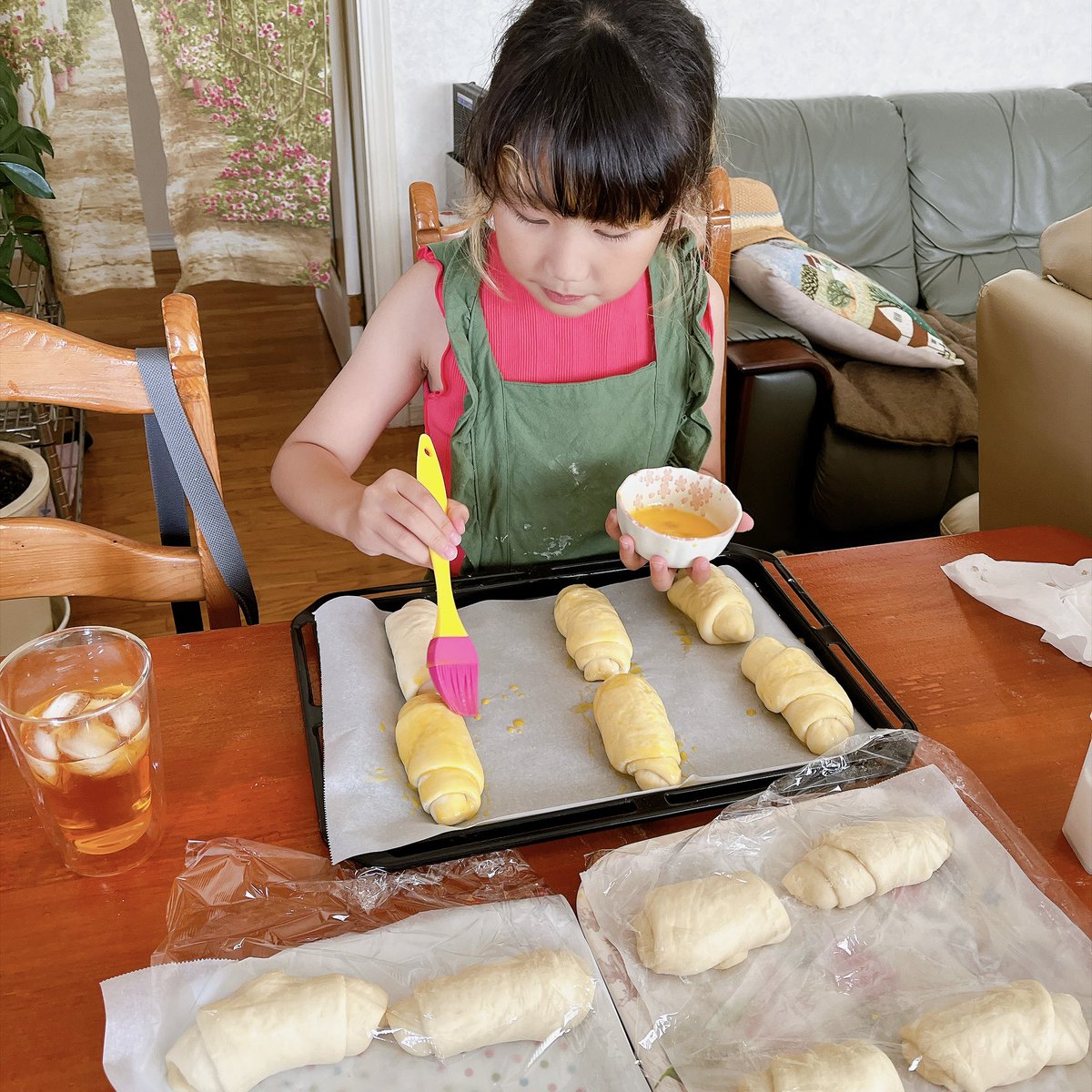 aKUsMwTzS8LAljO's tweet photo. なつなつなつなつ
夏休み🌻〜
何かしなくてはって事で
塩パンを孫と作りました🥰✨🍀

自分で作った
おいしさは
きっと思い出に残る味
目をまんまるくして
美味しい🤤〜って喜んでました😆

底はカリカリ
ふわっともちもちで
夏には塩が良いですね😆笑

#塩パン https://t.co/MVQBEEnTrD