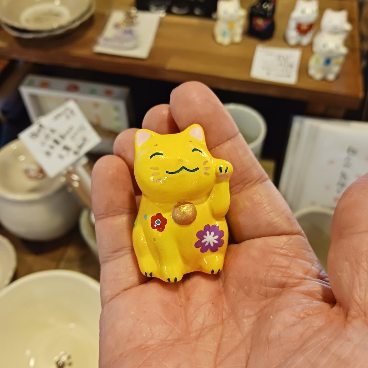siro_25's tweet photo. 天才！かまくらまい先生による天才作品🎊

ミニミニ招き猫

おみくじ入り

各2500円( ´∀`)🐱 https://t.co/GKp62pQeq9