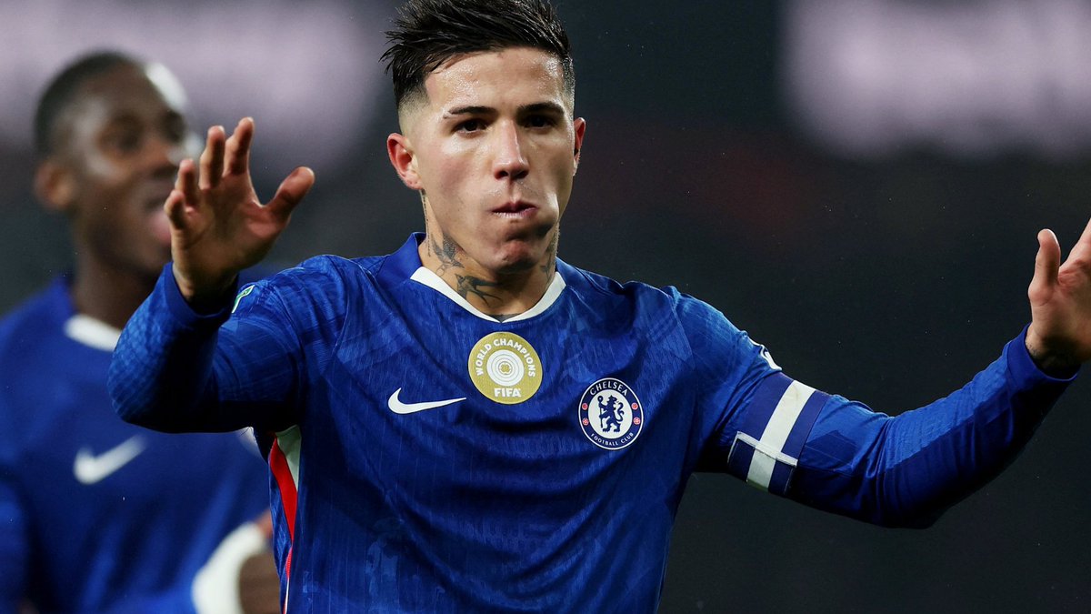 Blue_Footy's tweet photo. ‼️ Any suitors for Enzo Fernández will be told by Chelsea that they want more for him than the £117million they paid for Rogers this summer.

~ @kierangill_DM https://t.co/RceeP60xzr