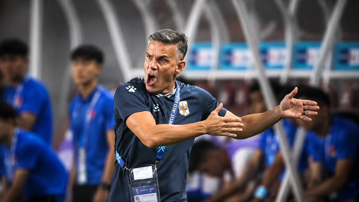 SRKS_LGE's tweet photo. Coach Justin baru saja melontarkan kritik keras terhadap formasi 3 bek.

Menurutnya, sistem ini membuat Timnas kehilangan keseimbangan dan tidak sesuai dengan kualitas pemain yang ada saat ini
