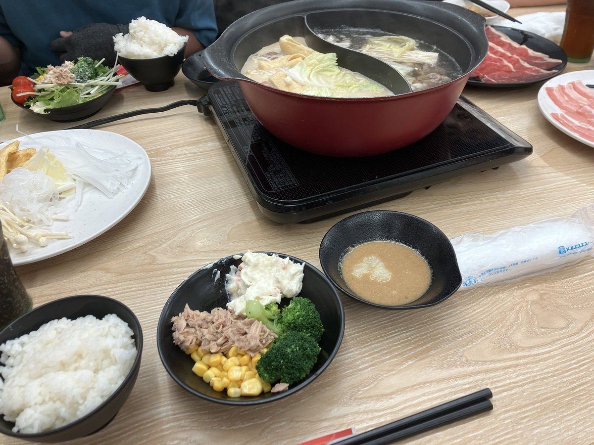 Cocochan_love05's tweet photo. 有明ガーデンのしゃぶ食べで昼飯〜 https://t.co/ykAXDwCN7D
