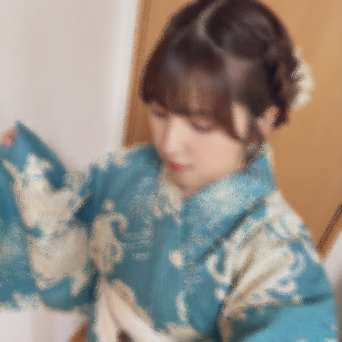 miomusubi's tweet photo. この夏を楽しむために買って数億年ぶりに着た浴衣がとてもお気に入りになった(  ˊᵕˋ  )
色落ち怖くて洗い方悩むーーー https://t.co/qIL1Aau1Yy
