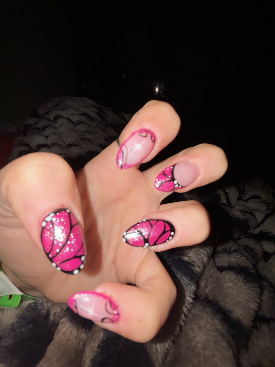 zmbieni's tweet photo. look at my beautiful ass nails https://t.co/1Glv611A5w