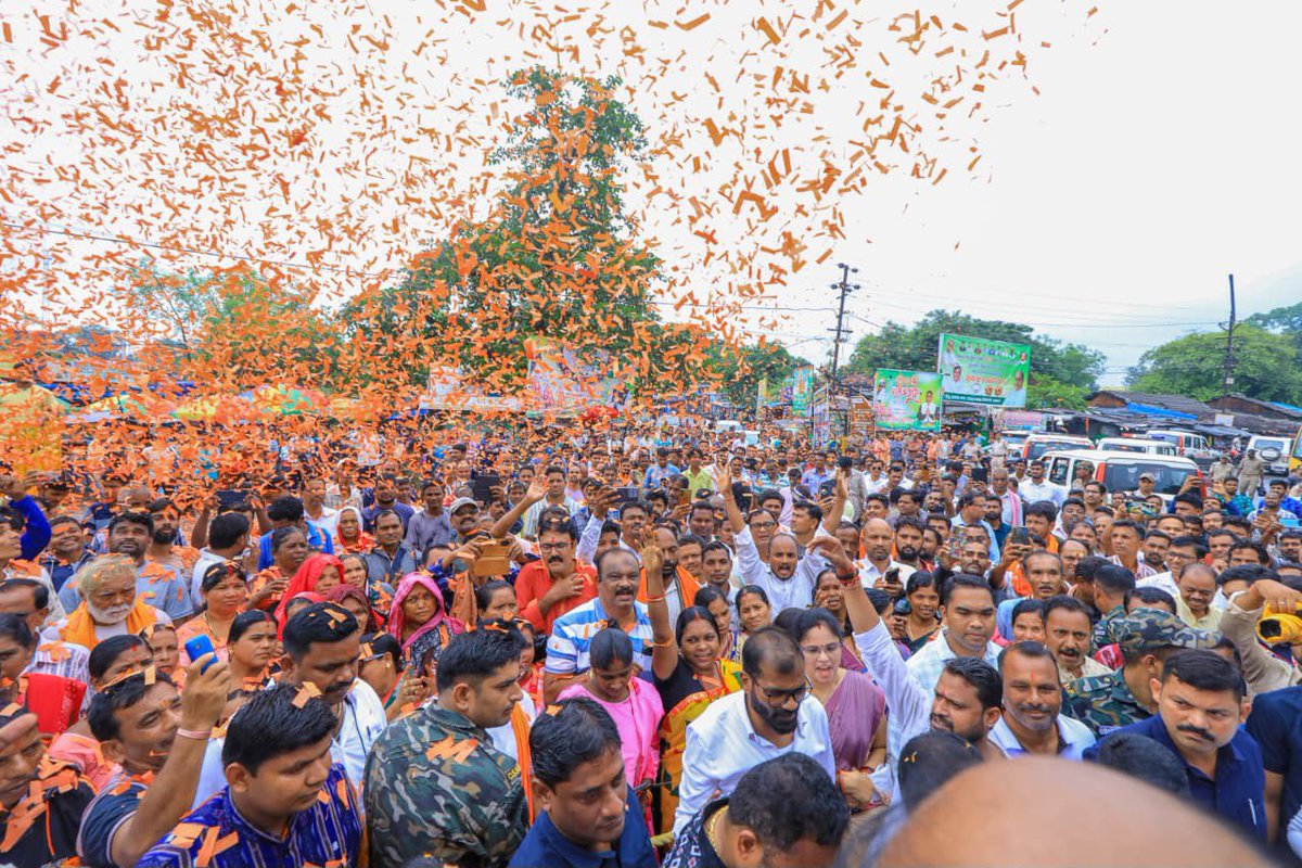 dpradhanbjp's tweet photo. ରେଢ଼ାଖୋଲ ଠାରେ ମହିମା ଧର୍ମର ମହାନ ପ୍ରଚାରକ ସନ୍ଥ କବି ଭୀମ ଭୋଇଙ୍କ ପ୍ରତିମୂର୍ତ୍ତିରେ ଶ୍ରଦ୍ଧାଞ୍ଜଳି ଅର୍ପଣ କଲି । ଓଡିଆ ସାହିତ୍ୟ ସହ ଧାର୍ମିକ-ସାମାଜିକ ଜୀବନକୁ ଗଭୀର ଭାବେ ପ୍ରଭାବିତ କରିଥିବା ଭୀମ ଭୋଇ ଆମ ସମସ୍ତଙ୍କ ପାଇଁ ପ୍ରେରଣାର ସ୍ରୋତ । https://t.co/7WisM1REeB