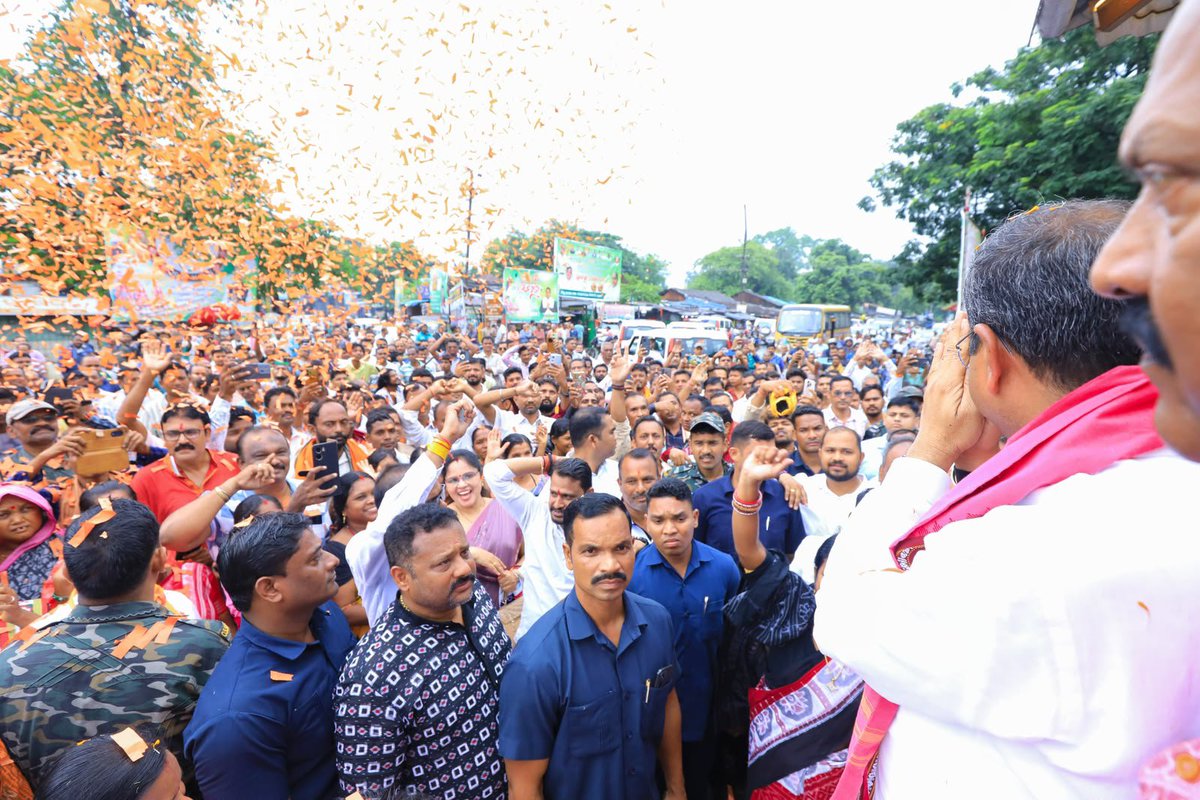 dpradhanbjp's tweet photo. ରେଢ଼ାଖୋଲ ଠାରେ ମହିମା ଧର୍ମର ମହାନ ପ୍ରଚାରକ ସନ୍ଥ କବି ଭୀମ ଭୋଇଙ୍କ ପ୍ରତିମୂର୍ତ୍ତିରେ ଶ୍ରଦ୍ଧାଞ୍ଜଳି ଅର୍ପଣ କଲି । ଓଡିଆ ସାହିତ୍ୟ ସହ ଧାର୍ମିକ-ସାମାଜିକ ଜୀବନକୁ ଗଭୀର ଭାବେ ପ୍ରଭାବିତ କରିଥିବା ଭୀମ ଭୋଇ ଆମ ସମସ୍ତଙ୍କ ପାଇଁ ପ୍ରେରଣାର ସ୍ରୋତ । https://t.co/7WisM1REeB
