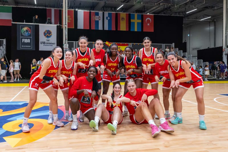 anaislopez23's tweet photo. Hoy jugamos una SEMIFINAL 🙌

La Selección Española busca un puesto
en la gran final del #U18EuroBasket 

🆚 Serbia
⏰ 20:30h
📺 https://t.co/MJ7CqLR30u

¡Estamos con vosotras! ❤️🇪🇸 https://t.co/ykITt2Y5zk