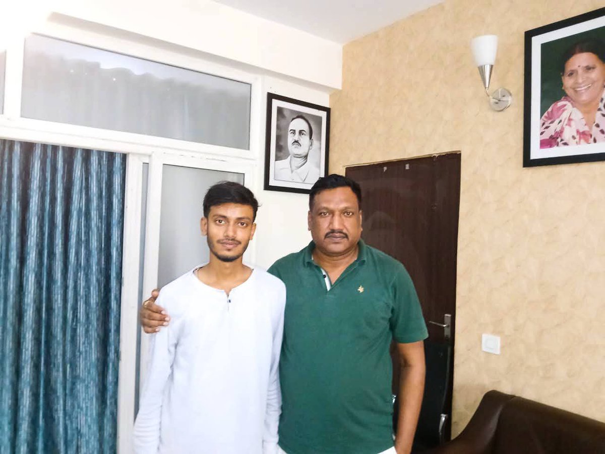 heyyyitsdeepak's tweet photo. A warm and memorable meeting with Shri Amrendra Kushwaha Ji. His simplicity, humility and warmth truly stand out. Grateful for the time and conversation. 🙏

#AmrendraKushwaha #BiharBuzz https://t.co/a8QOFKaEM9