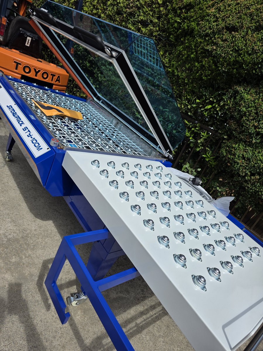 satorupack's tweet photo. ���日埼玉県草加市のお客様へ簡易型シュリンク包装機STY-100M(特別仕様カスタム)ご納品させていただきました！
誠にありがとうございます🙇
#satorupack 
#サトルパック
#シュリンク包装機 
#埼玉県草加市
#金属 https://t.co/wnrVibzhP7