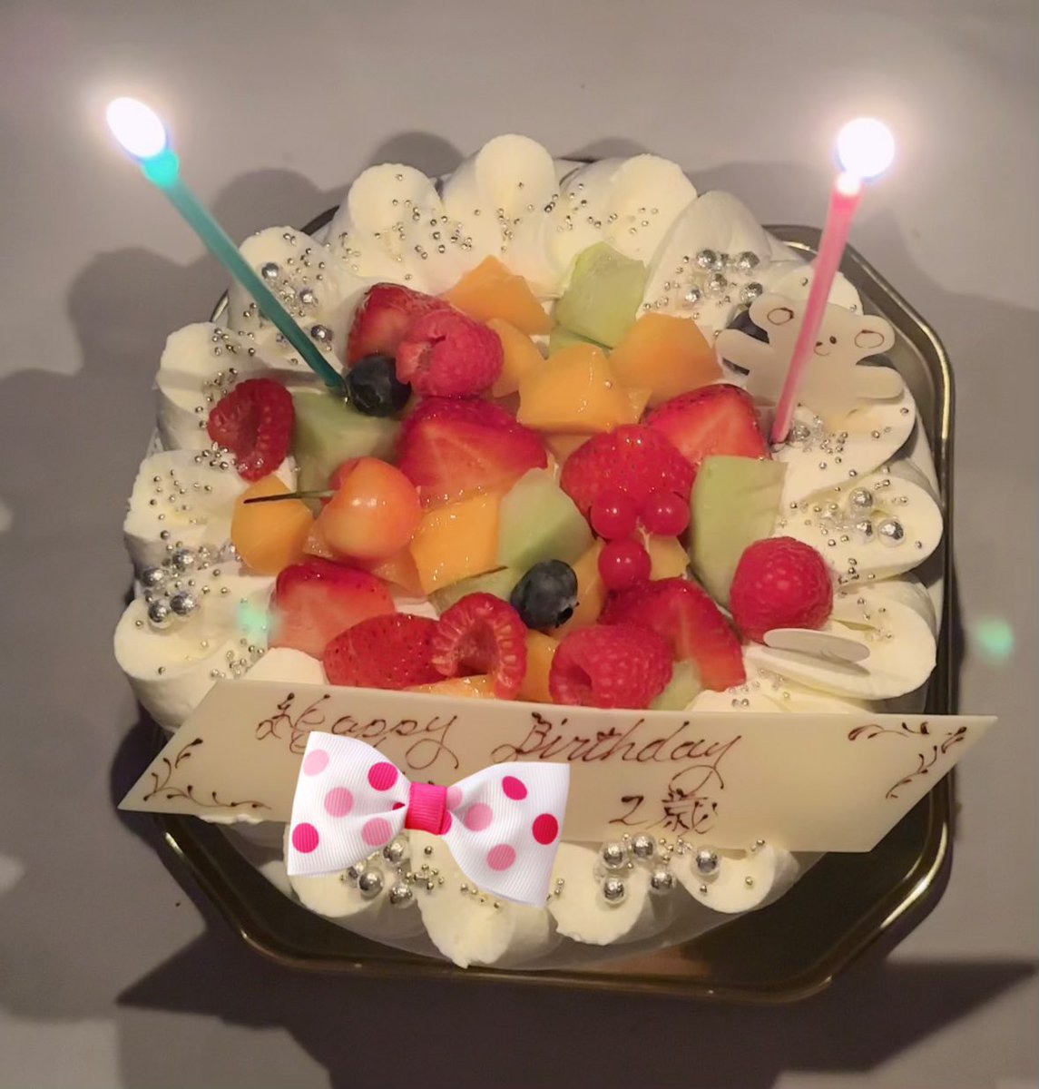 21Sakamegu's tweet photo. 娘、先月お誕生日で、2歳になりました🎉😊
フルーツ大好きマンです🍓
パズル、シール貼りにはまっています💪✨ https://t.co/zsWzQ6LaS8