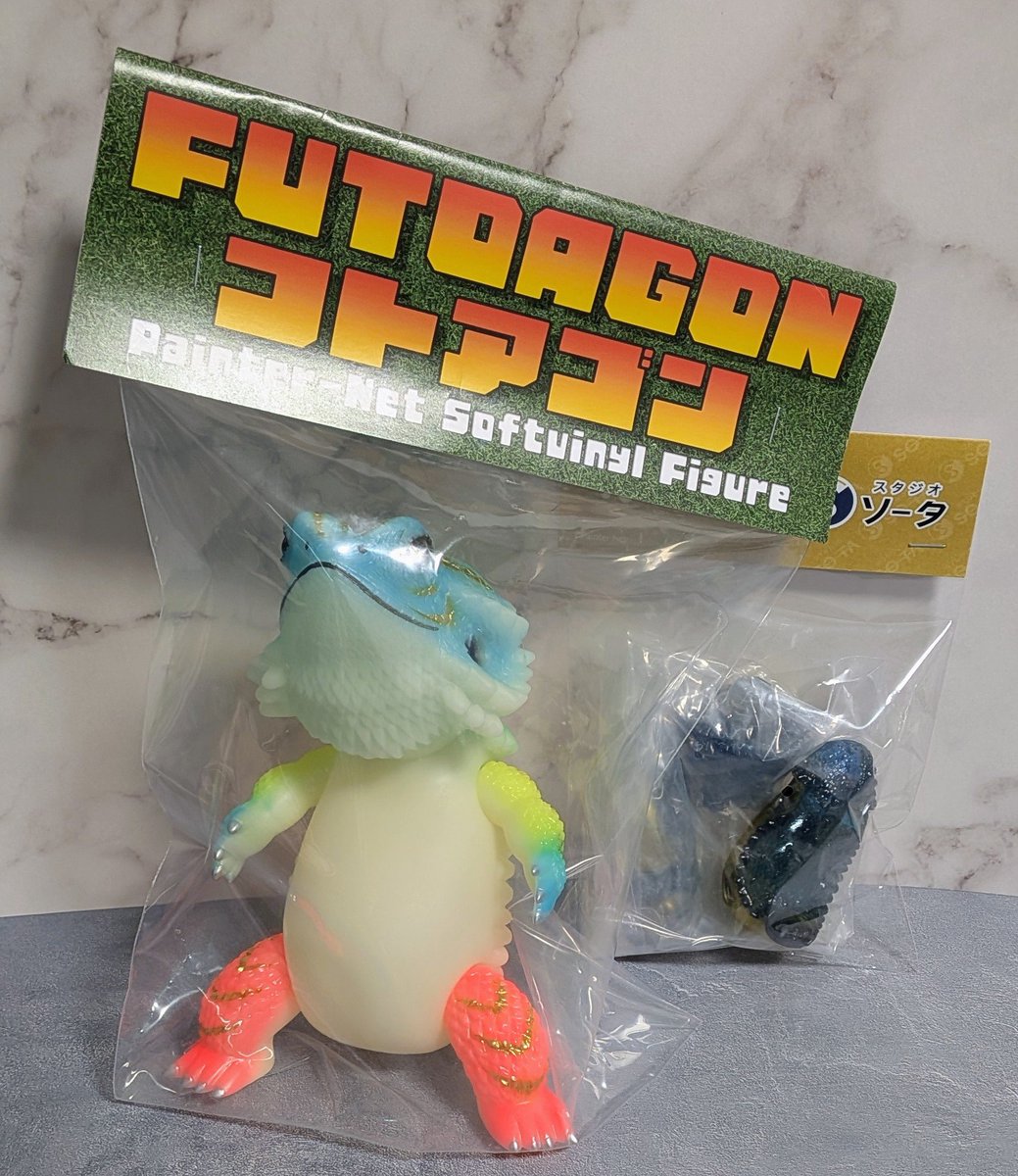 OFFZAKE_1's tweet photo. 「フトアゴン5 POP UP」
蓄光パステルカラー ドラゴンver.
クリアソータブルーゴールド

ソータベースさんのPOP UPでは美麗なフトアゴンが大集合していました！🦎
暗闇の中のパステルカラーも格好良い✨️
ブルーゴールドも上品な光沢で眼福😄

#スタジオソータベース
#ペインターネット
#フトアゴン https://t.co/oXuZT75Xt6