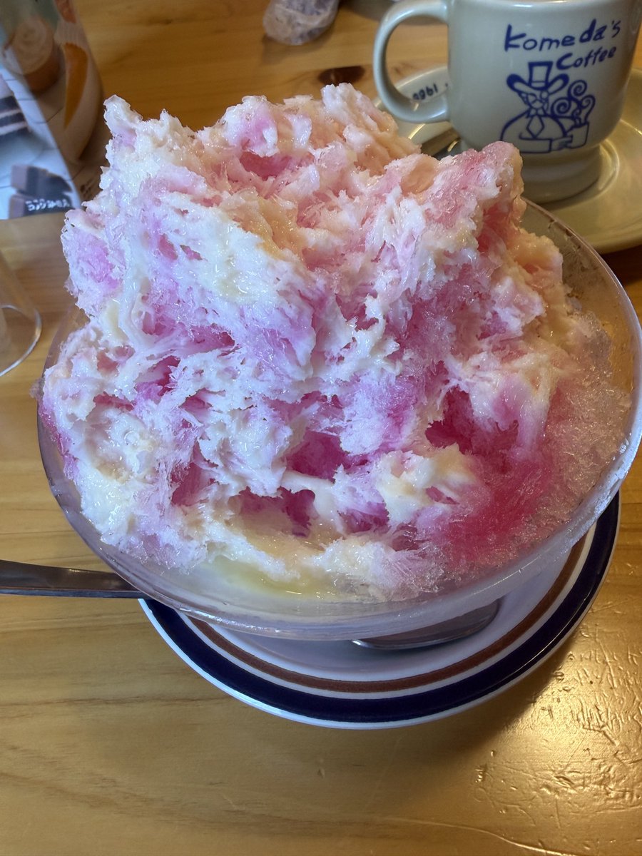 SGoro369's tweet photo. もも太郎のかき氷🍧
 #コメダ珈琲 https://t.co/1OS6SSpkqc