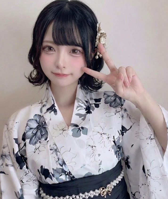 AngelaFern0803's tweet photo. メンヘラ地雷でも浴衣着たら意外とありでしょ？ https://t.co/hfNIwXTTgE