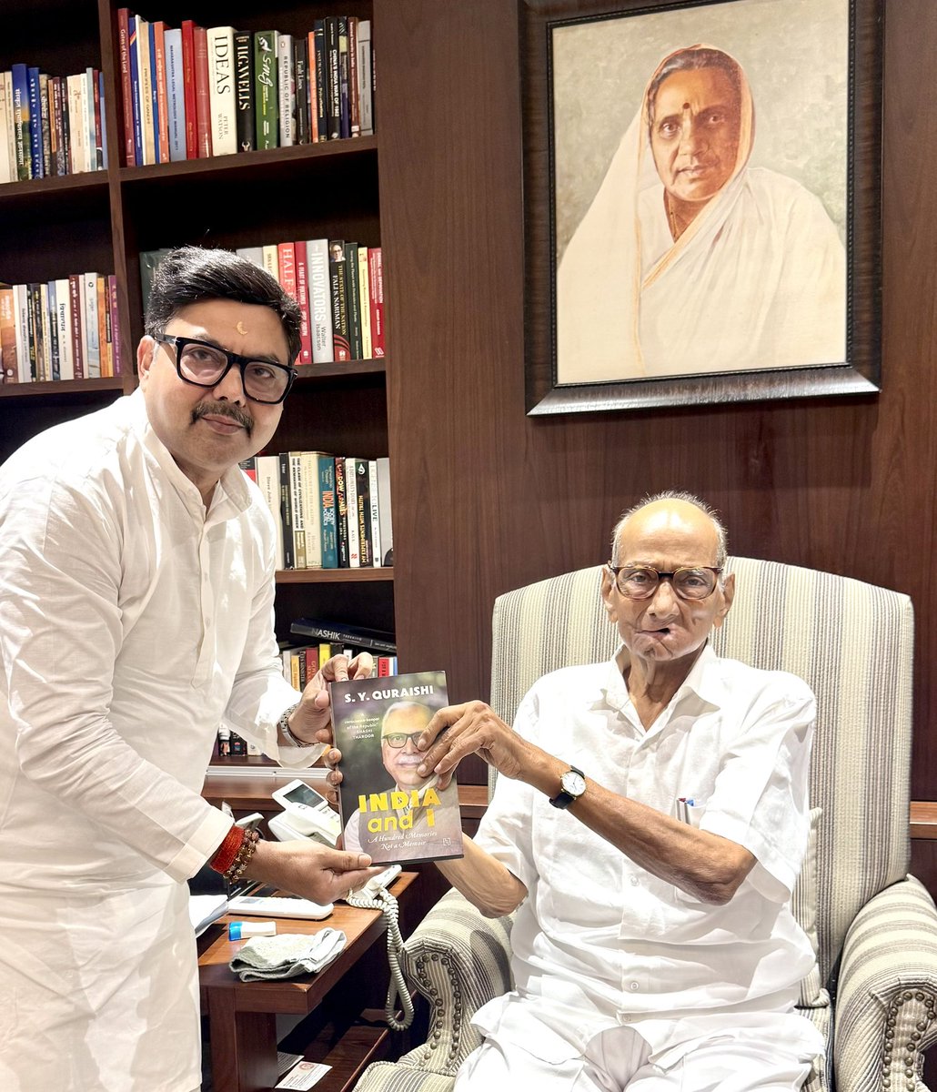 brijeshtrapathi's tweet photo. Honoured to pay a courtesy visit to Hon’ble Pawar Sahab at his residence. Presented him a copy of INDIA and I by former Chief Election Commissioner of India, Dr. SY  Quraishi. We also had a brief discussion on contemporary political and national issues
@PawarSpeaks @DrSYQuraishi https://t.co/QWeRIiKQ55