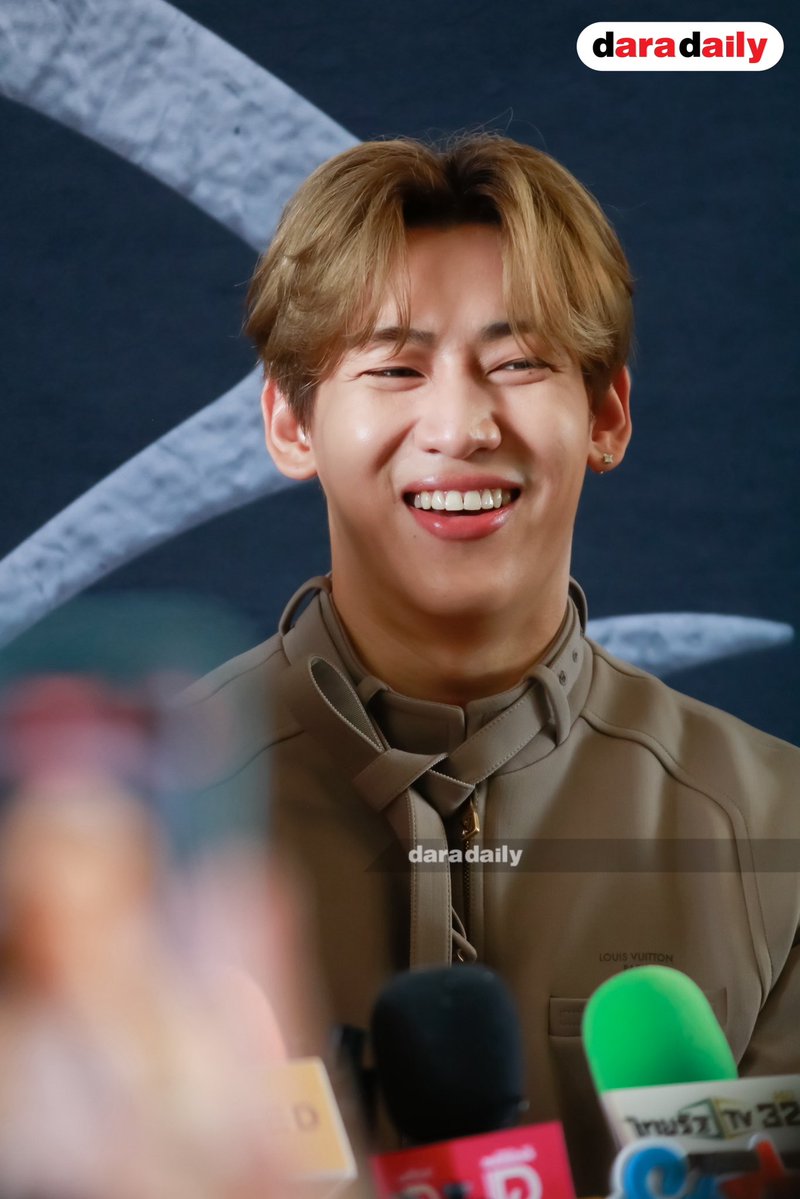 daradaily's tweet photo. ยินดีด้วยค่ะวันนี้คุณลูกชายน่ารักมากกก 🥹💚

#뱀뱀 #BamBam #UNSEEN2026 #WeTV #ศึกชิงบัลลังก์ผู้หยั่งรู้ #ดาราเดลี่ #daradaily #ข่าวบันเทิง https://t.co/x8NJerkVp8