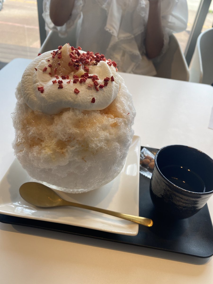 EmiyaHaru73's tweet photo. 期間限定の桃のかき氷食べに来たあ🫠
もうね見てわかる通り最高すぎたべや😊 https://t.co/3dOLuN3QiY