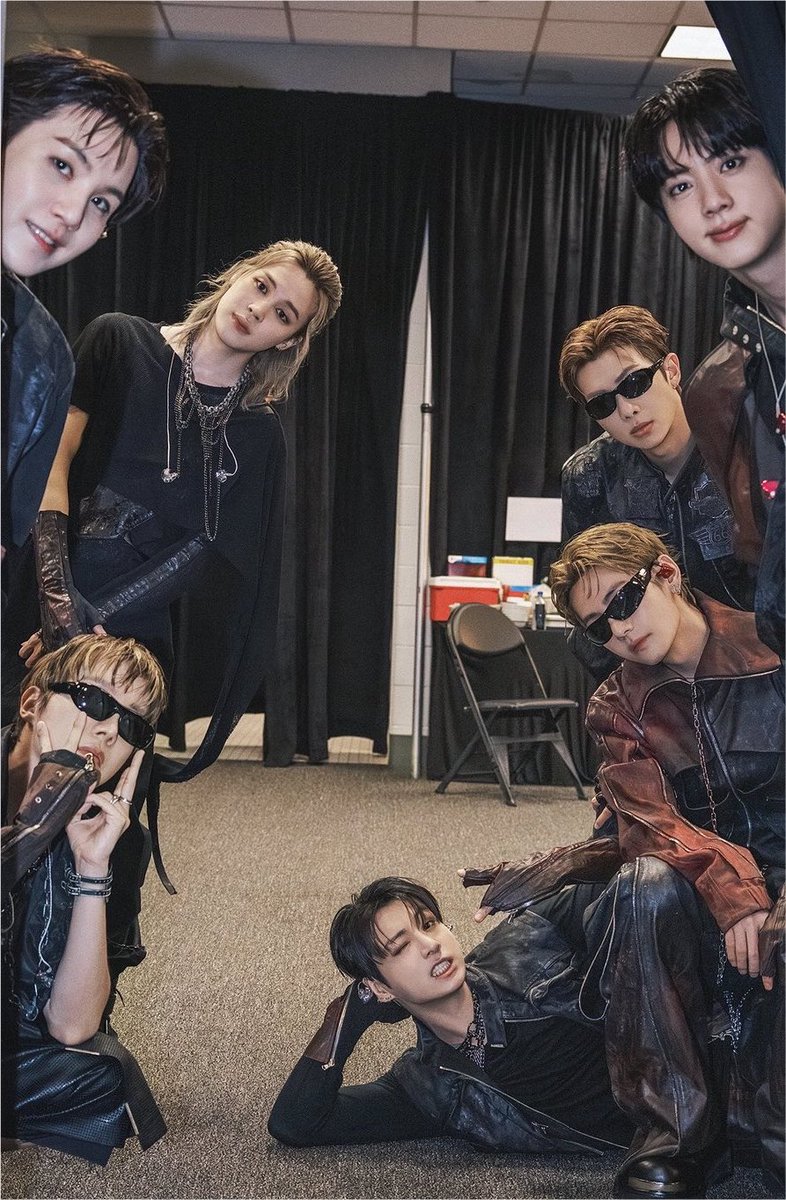 btschartsxdaily's tweet photo. BANGTAN 💜 https://t.co/iv2CgZZNHH