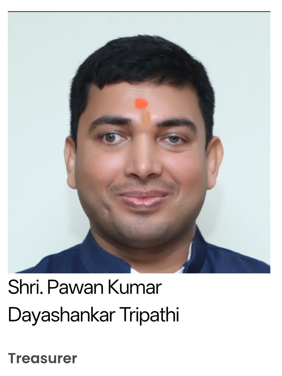 MadhavVaruna's tweet photo. सिद्धिविनायक मंदिरात देणगीत चोरी झाली. यामध्ये या खजिनदार पवन त्रिपाठीचं नावही कुणी घेत नाहीये. सगळं कसं अगदी मिळमिळीत चाललंय.
फडणवीसचं सरकार महाराष्ट्राच्या प्रत्येक मुख्य मंदिरात हे परप्रांतीय जाणीवपूर्वक घुसवत आहे.
तो या गोष्टीची चौकशी प्रामाणिकपणे करेल अशी आशा बाळगू नका.

हे सर्व बंद करायचं असेल तर सरळ खोडावरच घाव घाला.