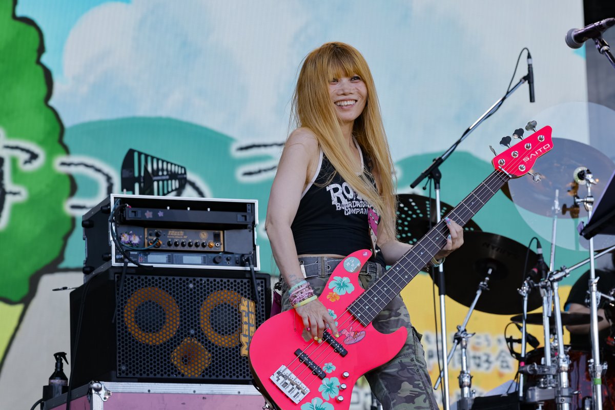 luckyfm_fes's tweet photo. 【SetList + Live Photos】打首獄門同好会
LuckyFes'26
WING STAGE 8/8(土)  12:35〜
▶︎https://t.co/y30t7nbKDZ

【SetList】
1. デリシャスティック
2. WAZA
3. 筋肉マイフレンド
4. 88
5. なつのうた
6. 島国DNA
7. 太平洋
8. はたらきたくない
9. 日本の米は世界一

@uchikubigokumon
#打首獄門同好会 #GOKUMON