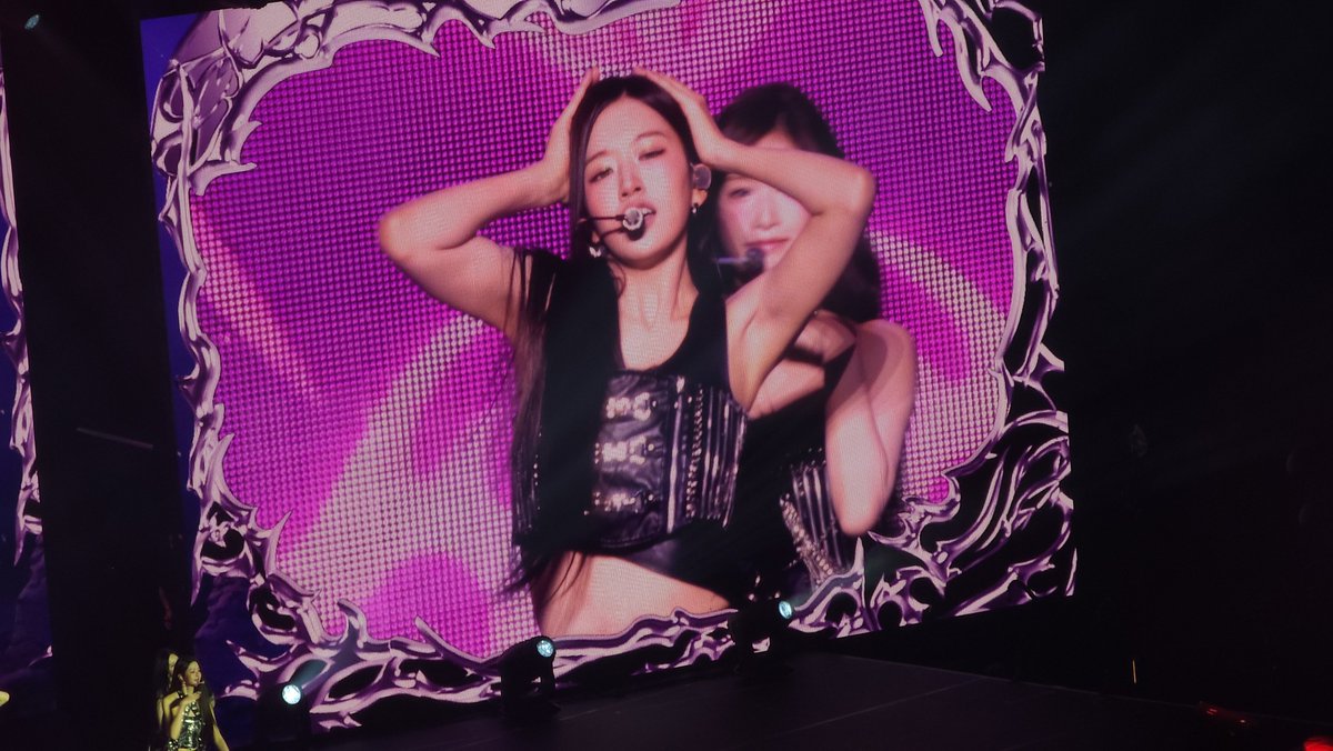 thirtymoredays's tweet photo. YUJINNNNNN 🩷🩷🩷🩷

#YUJIN #IVE #IVEinSEATTLE https://t.co/1XNOqqiMtY