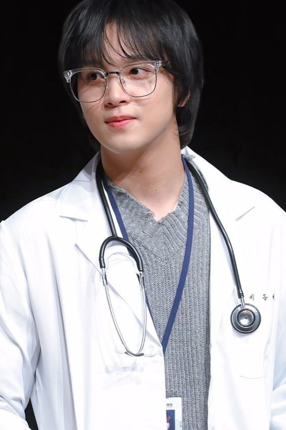 auxmarkhyuck's tweet photo. haiii, aku ada one tweet au!
markhyuck au where resident mk ketemu hc dokter spesialis yg dulunya campus crush mk, tapi selalu ditolak dan dihindari hc.... https://t.co/zqVTXKE1Gy