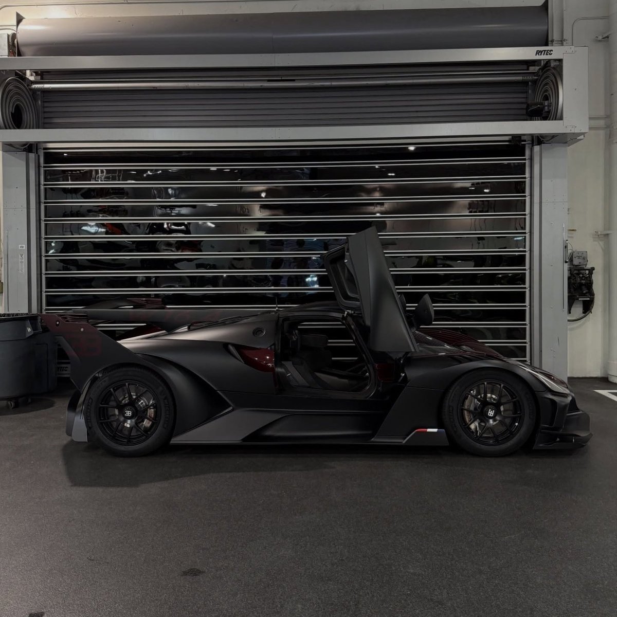 StanceSpec's tweet photo. Bugatti BOLIDE https://t.co/7QLhtumi2x