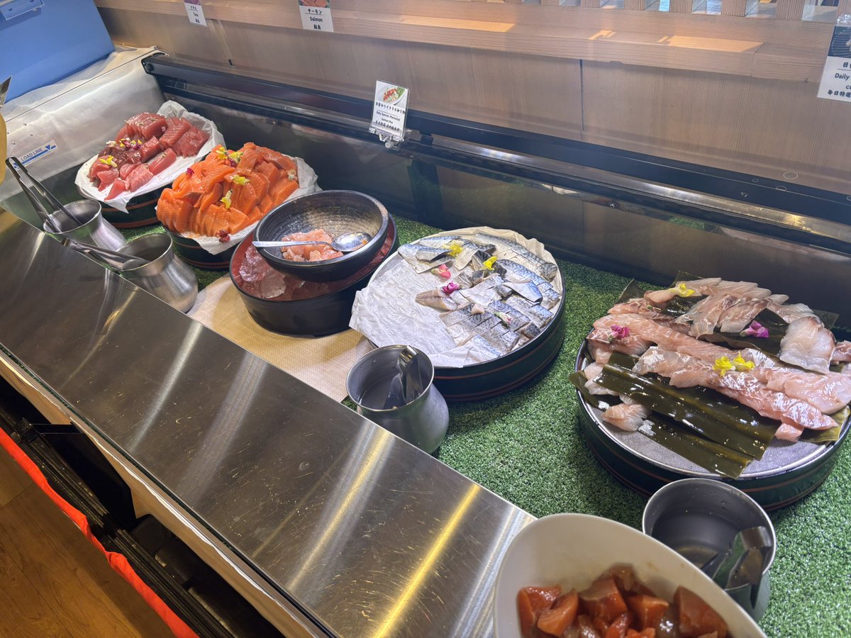 8reysol's tweet photo. 朝から松島で海鮮食べ放題で幸！
蒸し牡蠣美味すぎた🦪
9連休開幕！！！！！ https://t.co/rBz6b4v7Cb