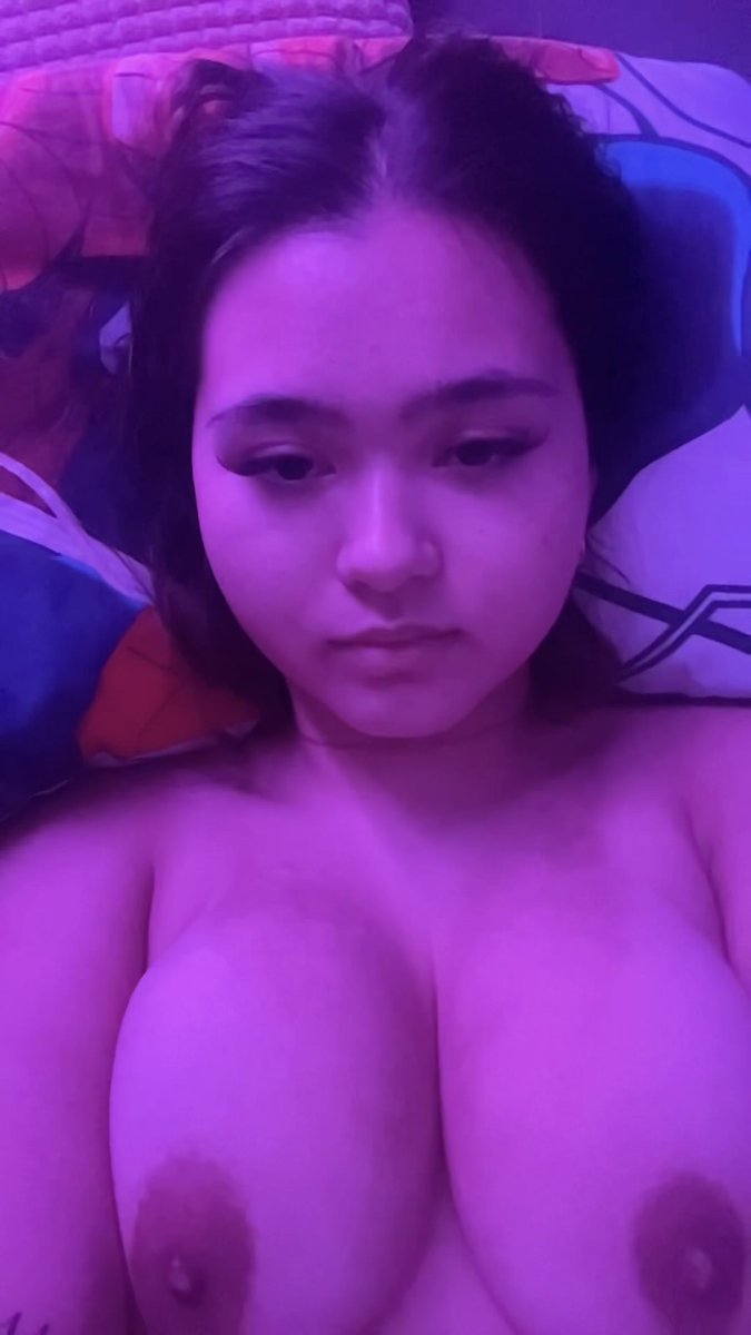 EmsTreasure's tweet photo. I want you to touch me

#nipples #boobs #teenslut #horny #wet https://t.co/Pnuqhtgqo7