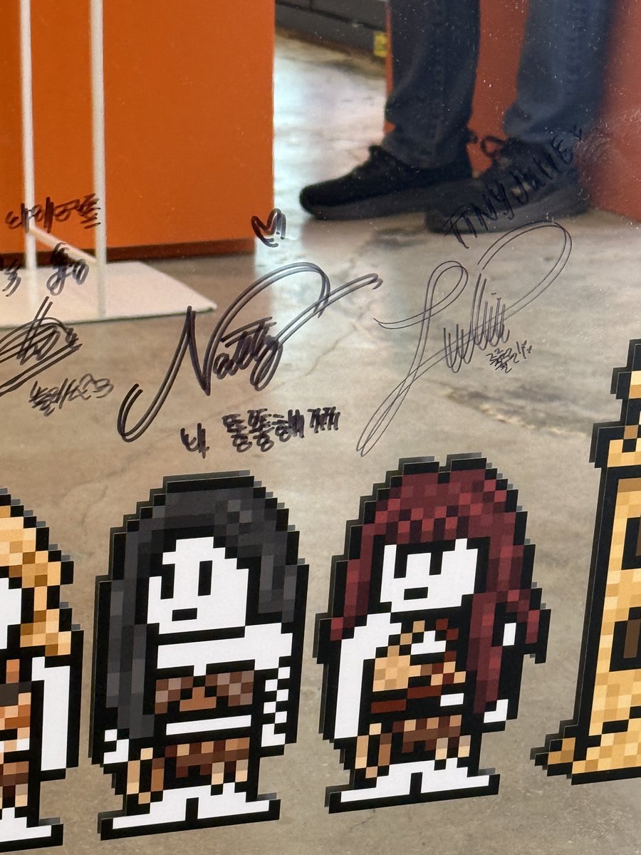B3LL3Lvr's tweet photo. 벨리즈 둘이서 찰리정병와서 자기들 찰리뚱뚱이라고 슬퍼하는거 언제안욱겨 https://t.co/IFmJobsc9X