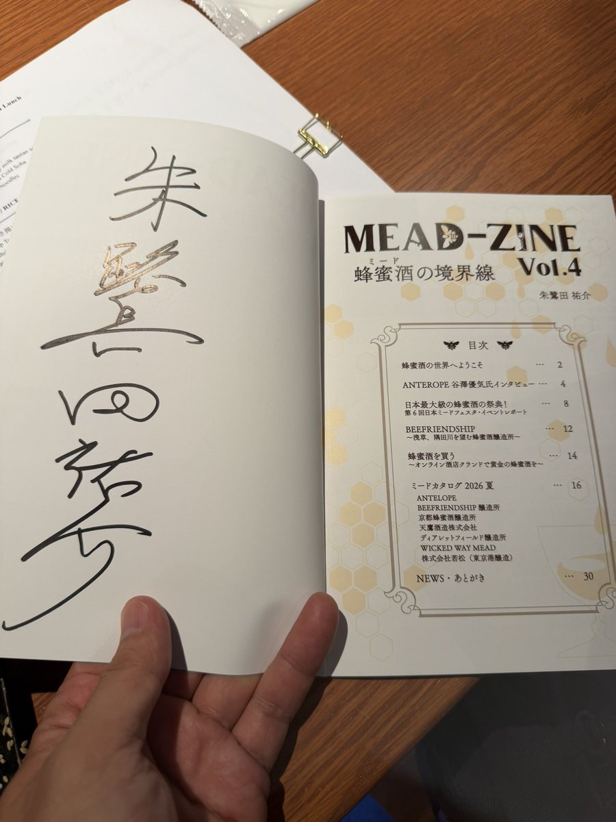 taku_kato's tweet photo. 朱鷺田祐介先生がいらっしゃってくれました！
サインもいただき、うれしい！

ご来場ありがとうございます

#エルダーサイン #クトゥルフ #404notfound https://t.co/yrmQv6zATg