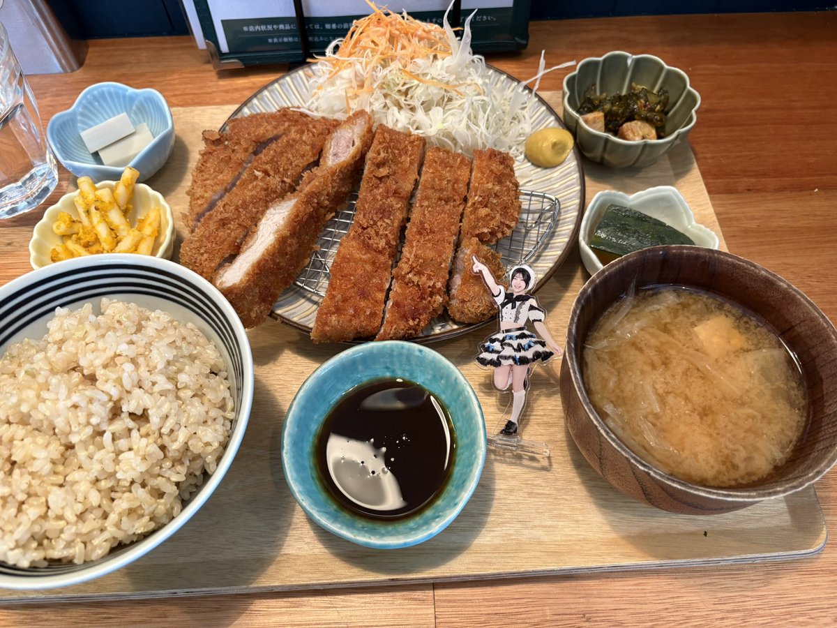 take_fb_nao's tweet photo. 桜咲ちゃん紹介グルメ聖地巡礼②
下北沢のBOB KITCHEN
四万十ポーク🐷のロースカツ
玄米が良いですな
とてもオシャレ😎なお店でした
@itrip_sakura
#桜咲
#おむすびコロコロ
#BOBKITCHEN https://t.co/lU8eFTANyR