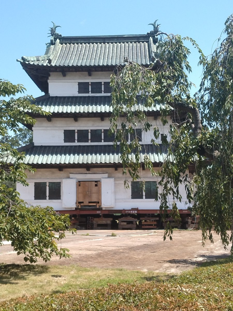 Ray_08071's tweet photo. 弘前城！蓮の花綺麗だった、今船乗って青森>>>>北海道 https://t.co/QbDR4Vu1Bu
