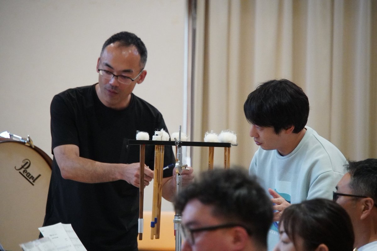 Hh_WindEnsemble's tweet photo. 8/2はコンクール前最後の一日練習でした！

長丁場でしたが、最後まで細かい部分にこだわって練習することができました。
打楽器のプロの方にもご指導いただき、改めて多くの学びがありました。

コロナ禍で吹奏楽ができなかった時期を思うと、今こうして仲間と演奏できることに感謝です。

↓続きます https://t.co/djnJfpIJBH