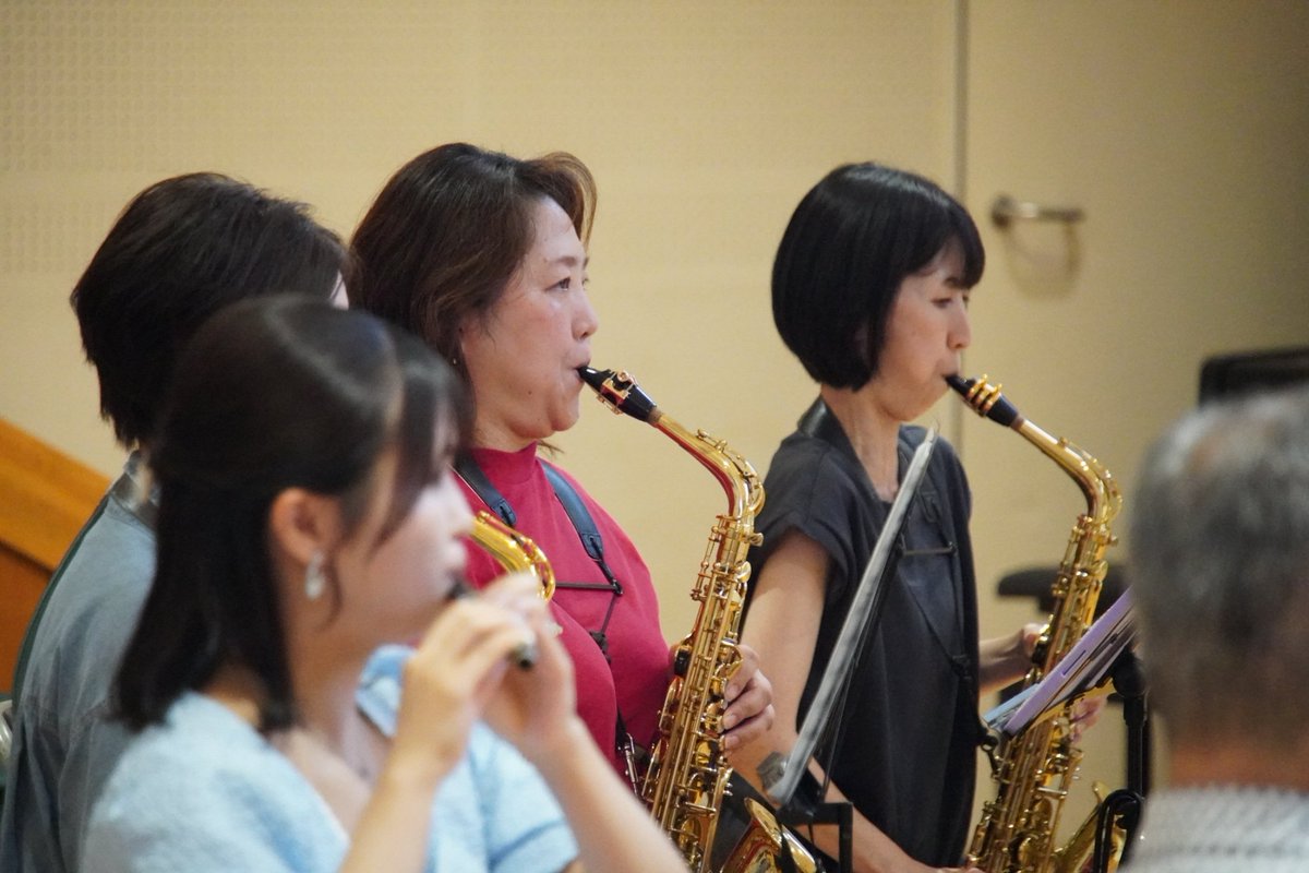 Hh_WindEnsemble's tweet photo. 8/2はコンクール前最後の一日練習でした！

長丁場でしたが、最後まで細かい部分にこだわって練習することができました。
打楽器のプロの方にもご指導いただき、改めて多くの学びがありました。

コロナ禍で吹奏楽ができなかった時期を思うと、今こうして仲間と演奏できることに感謝です。

↓続きます https://t.co/djnJfpIJBH