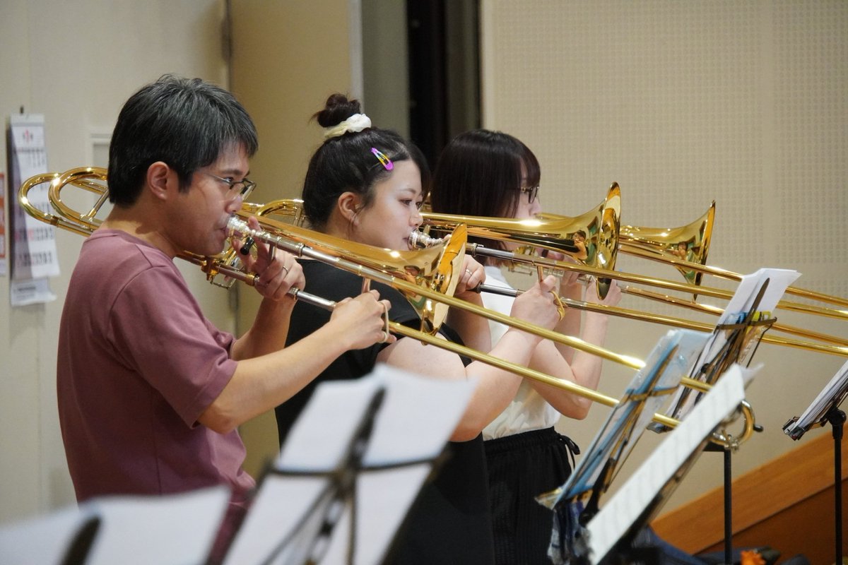 Hh_WindEnsemble's tweet photo. 8/2はコンクール前最後の一日練習でした！

長丁場でしたが、最後まで細かい部分にこだわって練習することができました。
打楽器のプロの方にもご指導いただき、改めて多くの学びがありました。

コロナ禍で吹奏楽ができなかった時期を思うと、今こうして仲間と演奏できることに感謝です。

↓続きます https://t.co/djnJfpIJBH