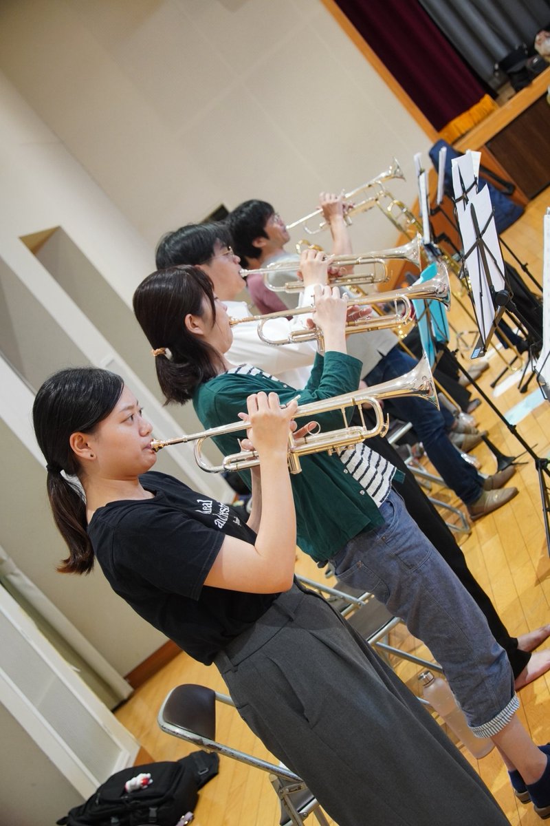 Hh_WindEnsemble's tweet photo. 8/2はコンクール前最後の一日練習でした！

長丁場でしたが、最後まで細かい部分にこだわって練習することができました。
打楽器のプロの方にもご指導いただき、改めて多くの学びがありました。

コロナ禍で吹奏楽ができなかった時期を思うと、今こうして仲間と演奏できることに感謝です。

↓続きます https://t.co/djnJfpIJBH