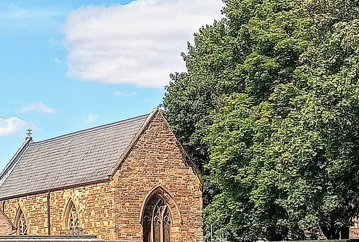 phil0073's tweet photo. At #StJohnsBridgeStNorthampton in summer. Throughout it's long history, it has been a hospital,Church & more recently a hospitality venue, called the Church. #PhilOnaBike #WeekendWindows #WindowsOnWednesday #treepeople https://t.co/08nVmJs3GD