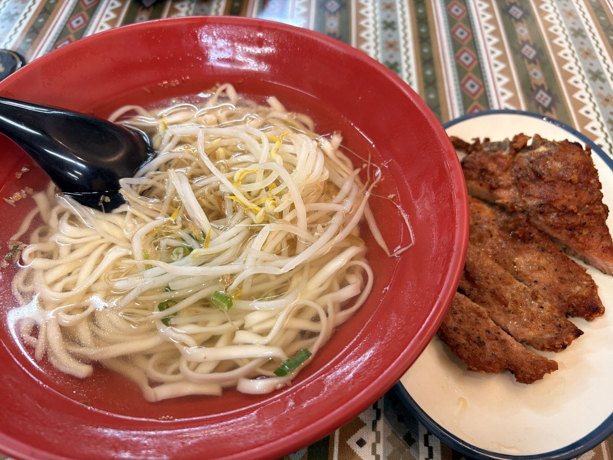 papa_beginner_2's tweet photo. ぶらっと入った地元のお店でばかりご飯食べました。🍜🥟🥭🍧
どれもうまかった！😋 https://t.co/PN9C1DAluE