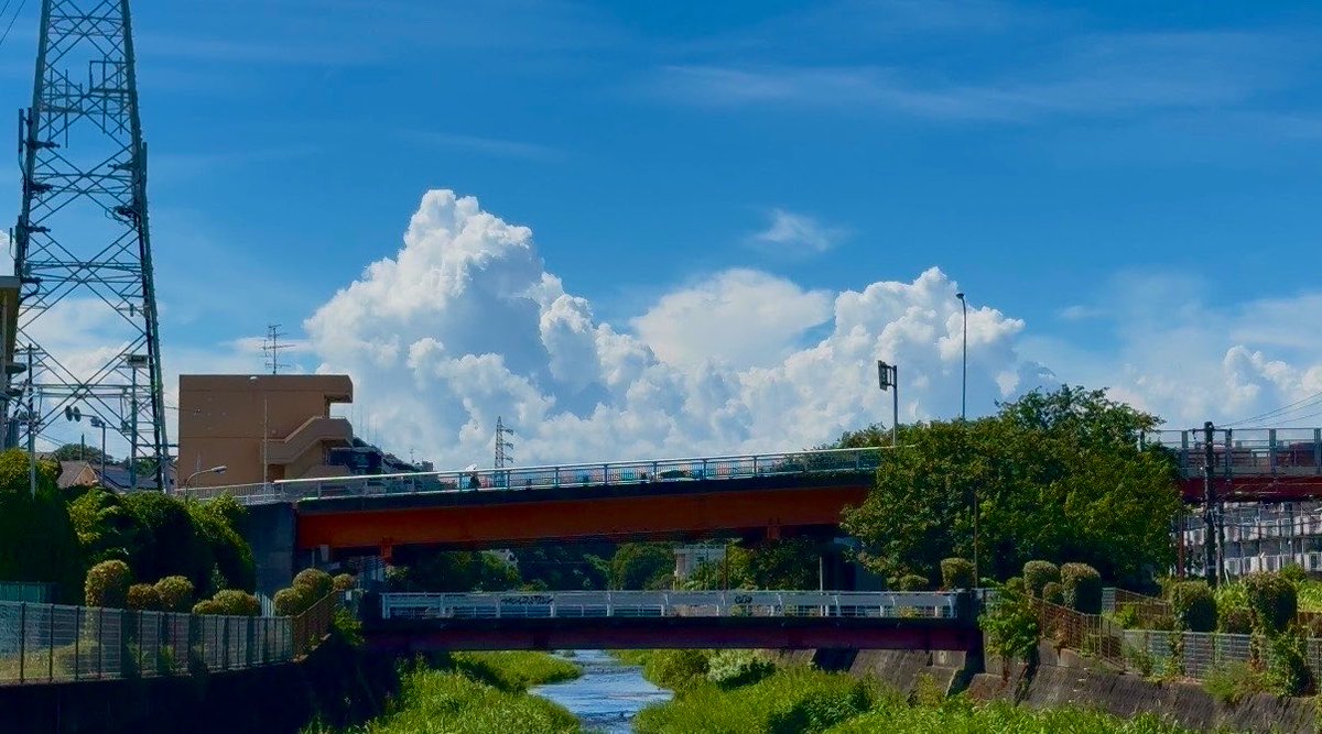 ENTAMERYOKOUKI's tweet photo. あの雲の向こうへ
荘厳な積乱雲が立ち上る青空
#イマソラ 
#ｲﾏｿﾗ #ファインダーの中の私の世界 https://t.co/1nmIpR7iud