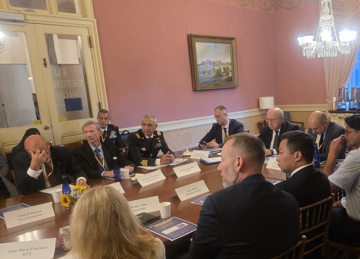 LuciaSava1's tweet photo. Honored 2 attend EU Defense Night, invited by @EUAmbUS. 
Discussions on the importance of increased investment in defense, strengthening Europe’s industrial &amp; technological base, fostering innovation &amp; defense start-ups, resilient supply chains &amp; deepening EU–U.S. coop in @NATO. https://t.co/ECfagWi0uQ