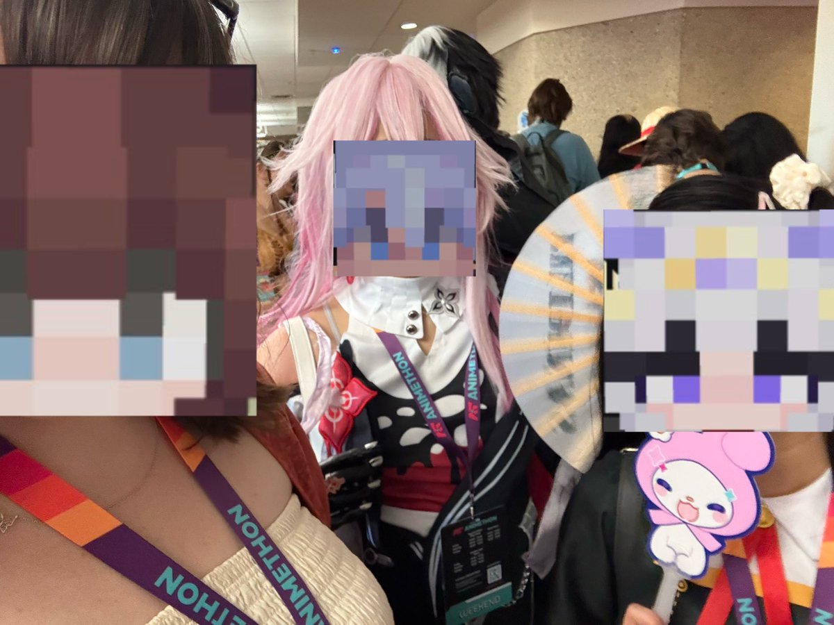 kblooopers's tweet photo. also my haul, the only mcyt keychains, and my oomfs and i🩷 https://t.co/fGj1MDrC2g