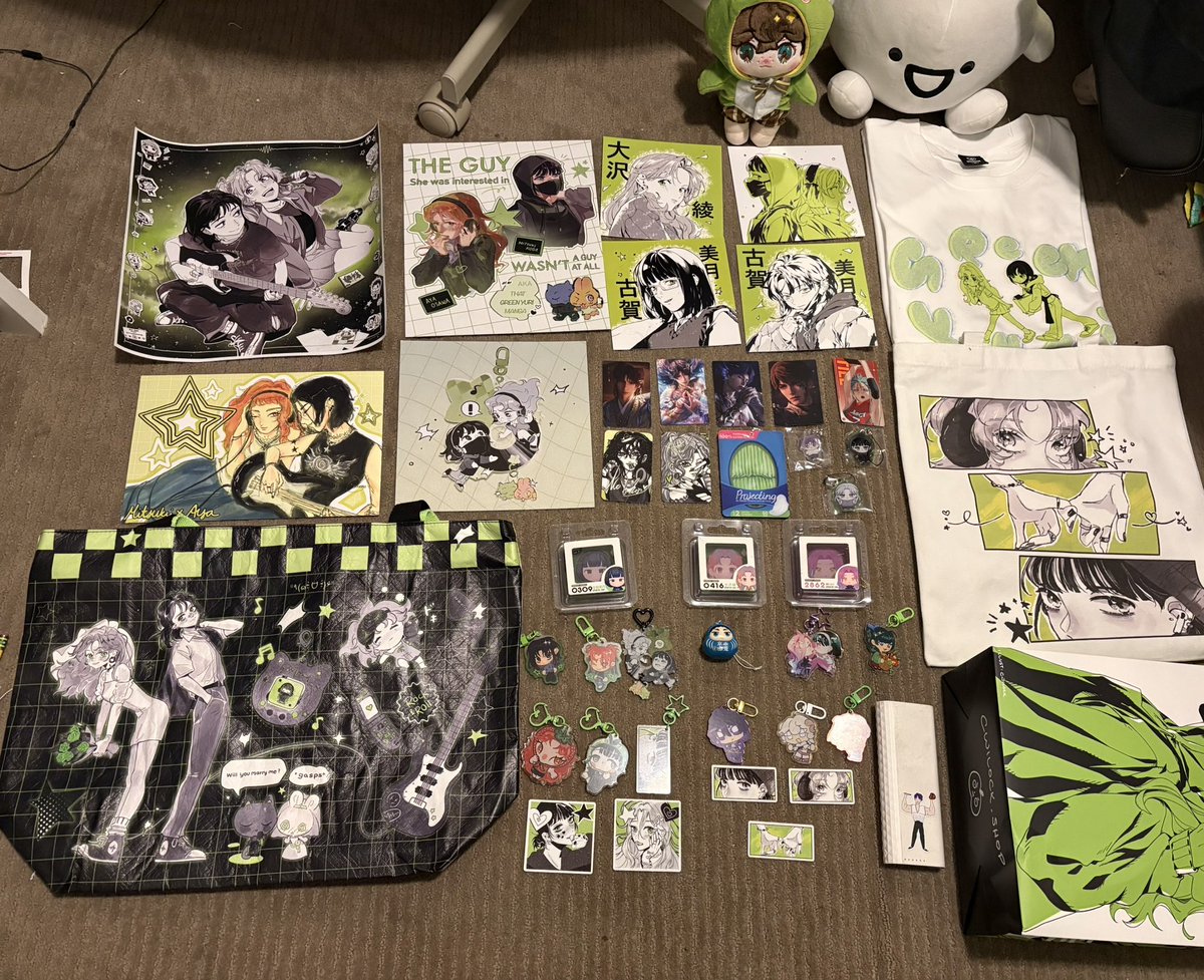 kblooopers's tweet photo. also my haul, the only mcyt keychains, and my oomfs and i🩷 https://t.co/fGj1MDrC2g
