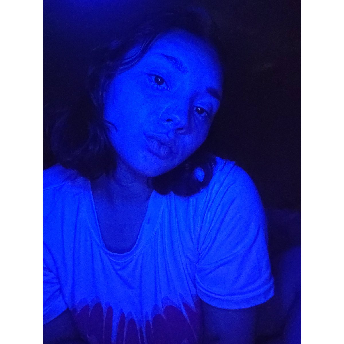 itsironicbabe's tweet photo. Lost in the glow, finding peace in the quiet. Sometimes the calm speaks louder than words.#BlueAesthetic #MoodyVibes #NightPhotography #PortraitMood #BlueLight#BlueAesthetic #BlueMood #BlueVibes #MidnightBlue #MoodyAesthetic #BlueHour #DarkAesthetic #Selfie #Portrait #NightVibes https://t.co/IOibrwcLI4