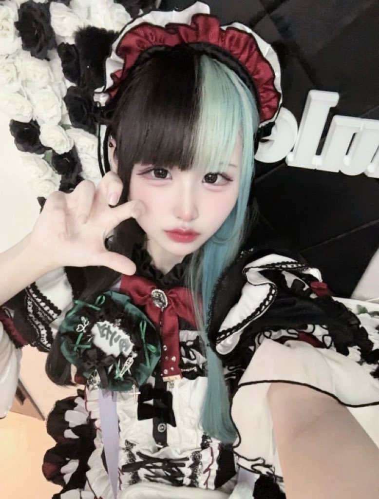Ny__Yurika's tweet photo. 初めて緑以外を着ました赤どう？？
15:30~23:00でいるので会いに来てねー！ https://t.co/xNCPKFaNpn