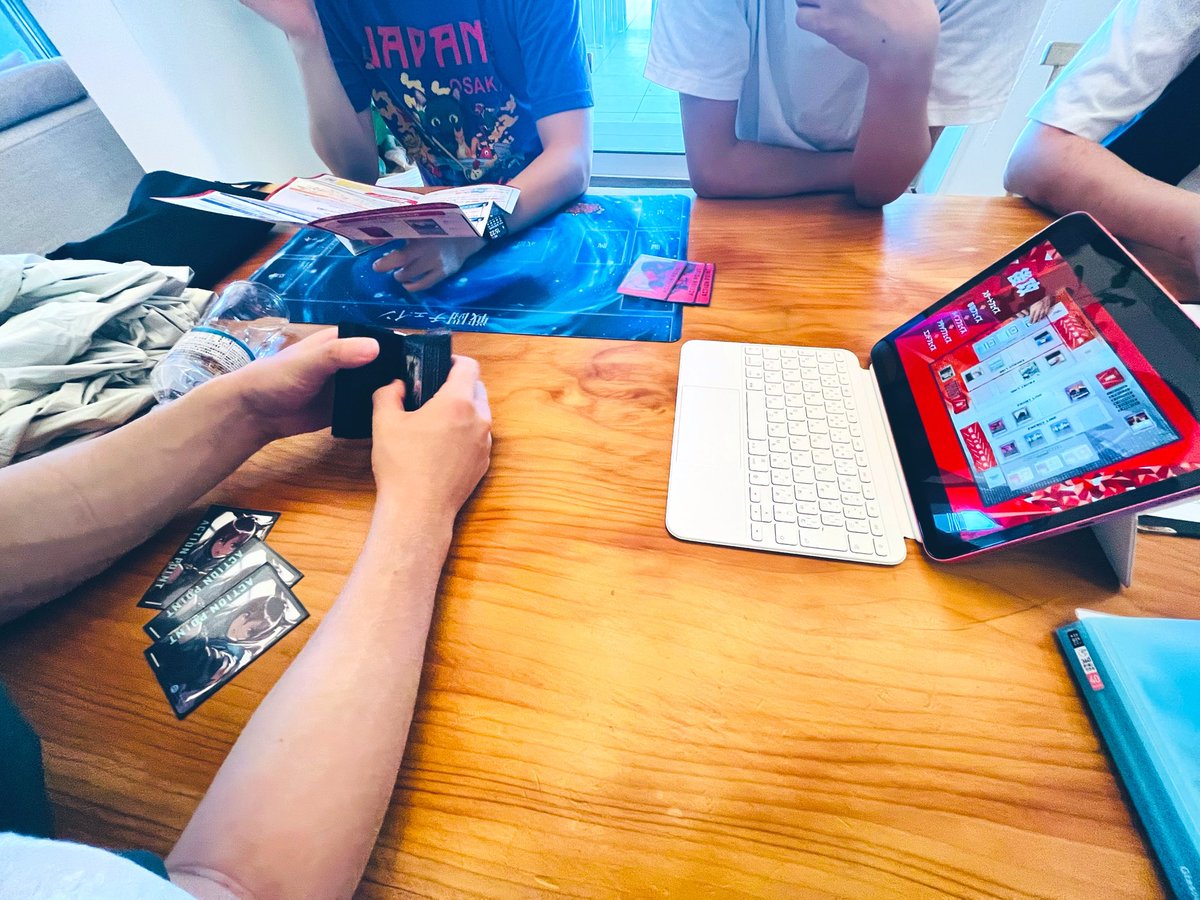 toride0313's tweet photo. 合宿１日目、新興カードゲーム体験会ユニアリ編 https://t.co/J39ECxiOdy