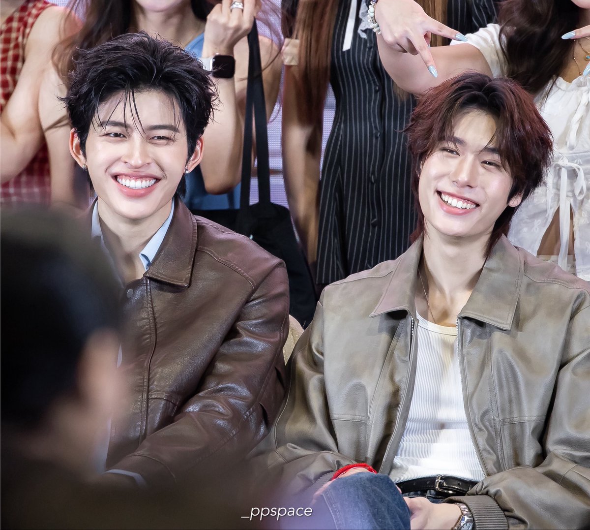 hamburggers's tweet photo. ปอนพุยิ้มกว้างกันทั้งคู่เลยอะ อะไรดีๆเกิดขึ้น https://t.co/XPTGMBSKSG