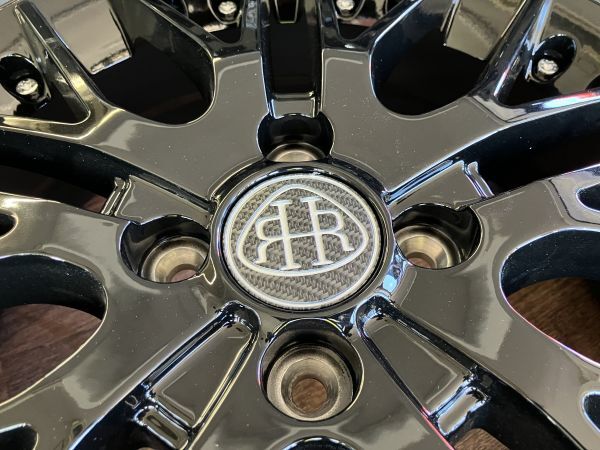 YOKOHAM70088698's tweet photo. 軽カー用！１６インチ！！

希少な未使用ホイール＆中古ホイールセット！

#ロルフハルトゲ
#X10
#16ｲﾝﾁ
#軽カー
#軽自動車
#Ｋカー
#在庫限り
#横浜ガレージ館
#綾瀬S.I.C.店

当店直販サイト：https://t.co/jSiT613a14
Yahooオークション：https://t.co/HxYHU8I1rF https://t.co/QDywIWSTfG